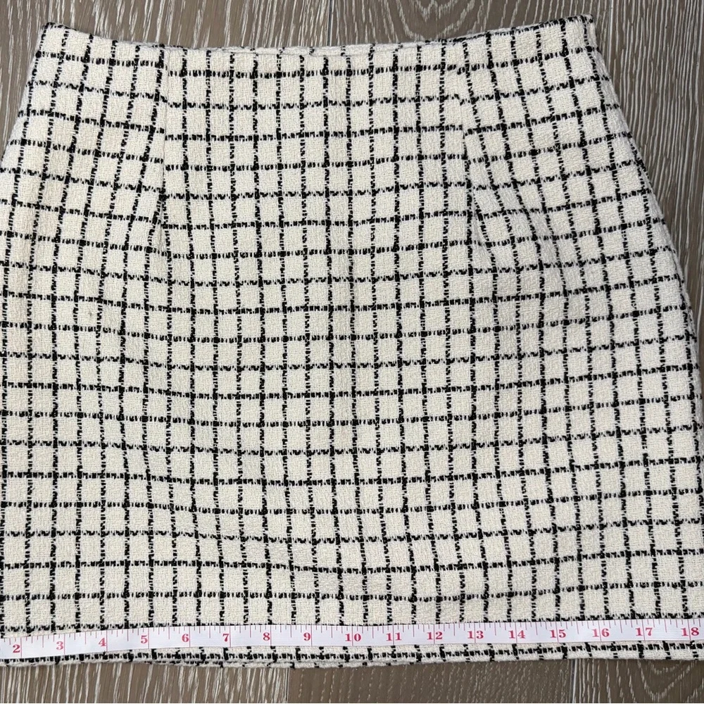 Chic Black and White Checkered Skirt - Picture 4 of 7